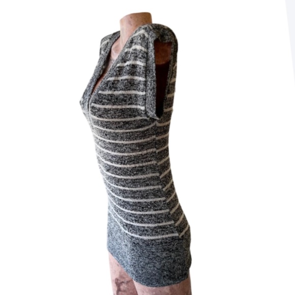 Crochet Knit Sweater Horizontal Stripes - Picture 2 of 10